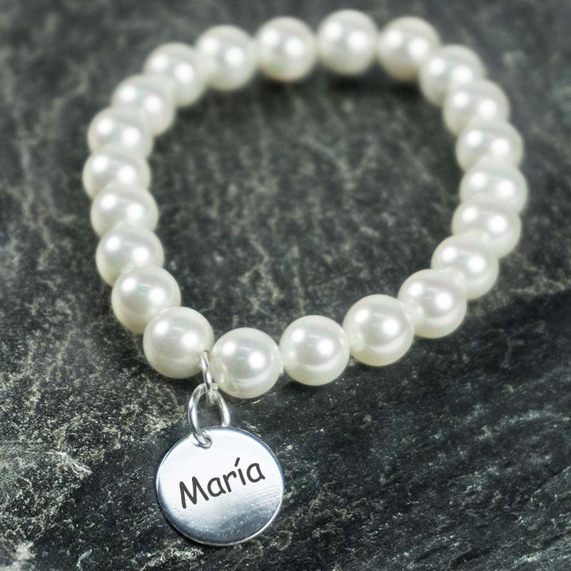 Bracelet personnalisé pour femme en perles avec médaille gravée
